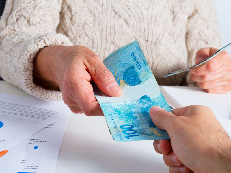 Taxas reduzidas, parcelas fixas e aprovação rápida. O crédito consignado da Rumo Certo é segurança para o seu bolso.